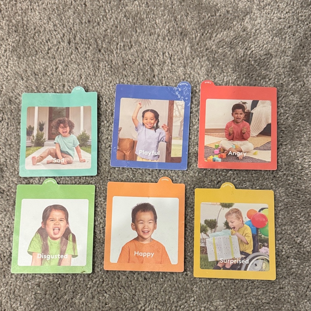Lovevery Emotion Match Mirror & Card Set - Picture 2 of 9